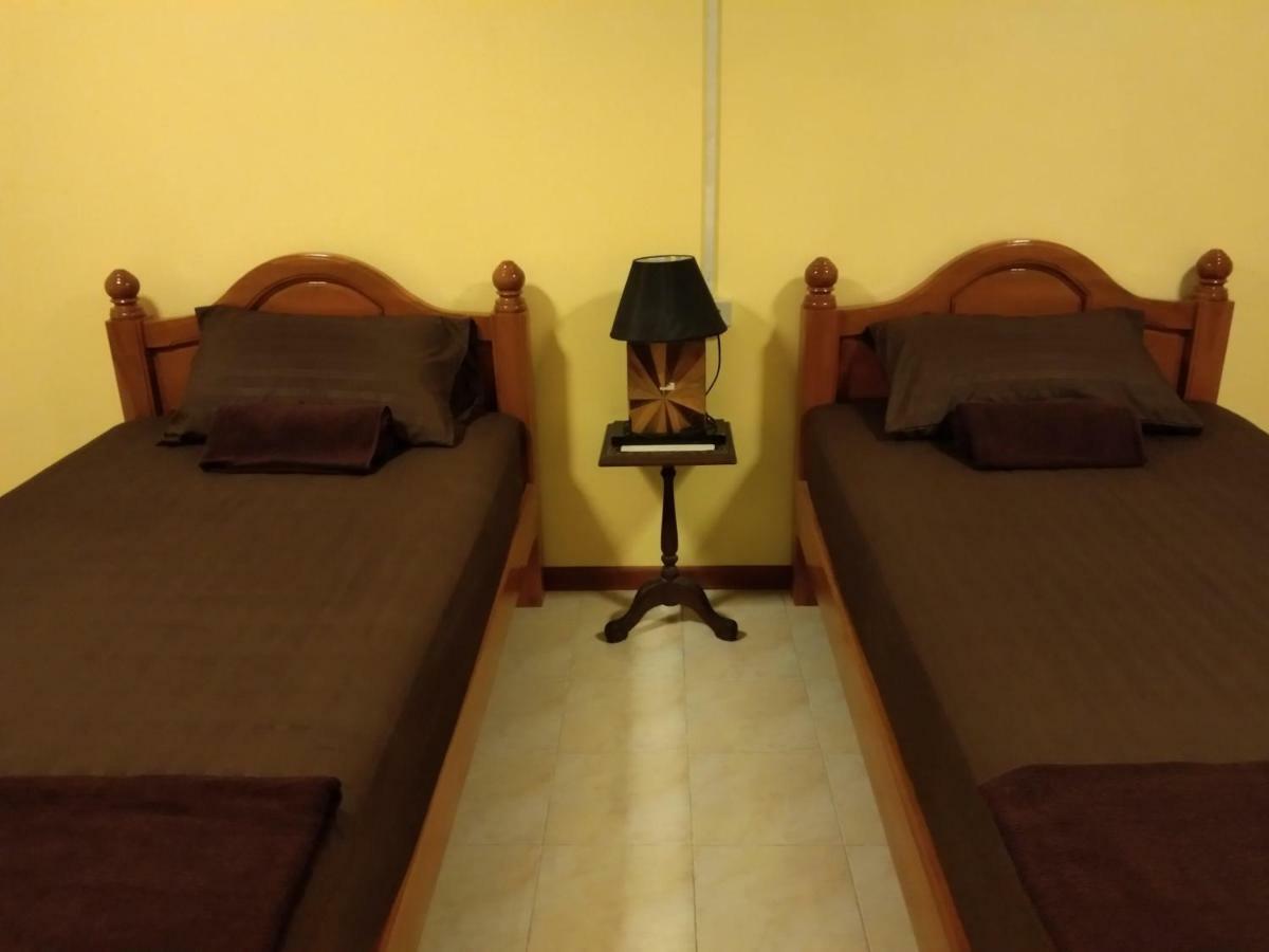 Ruan Ben Ja Don Mueang,Bangkok Hostel Екстер'єр фото
