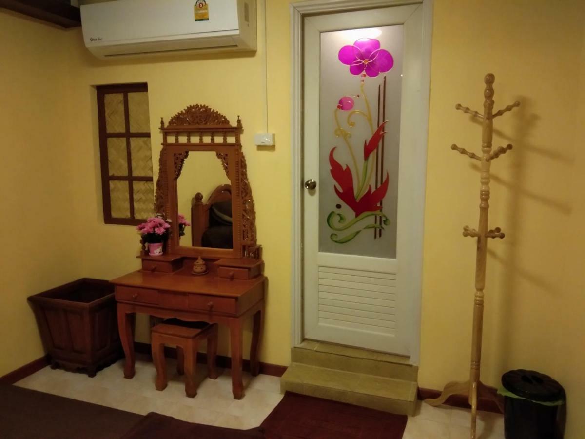 Ruan Ben Ja Don Mueang,Bangkok Hostel Екстер'єр фото